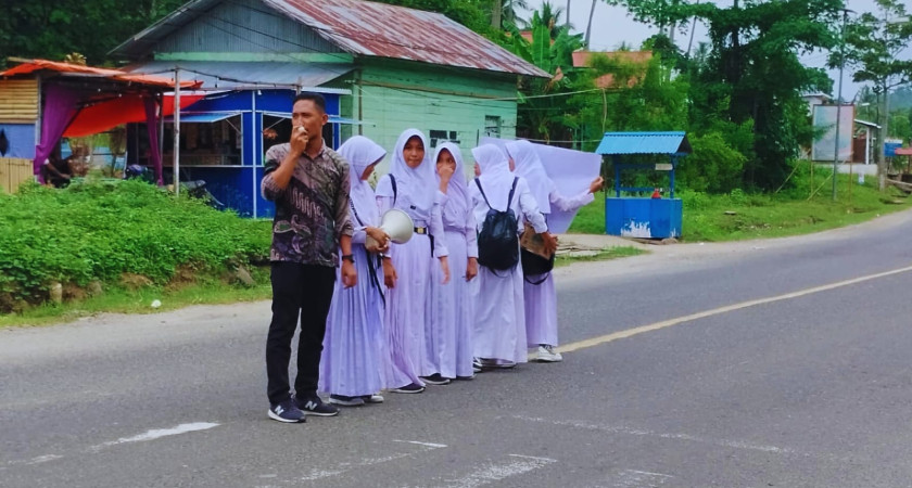 Aksi Peduli: Siswa MTsN 2 Boalemo Galang Dana Korban Banjir dan Longsor di Gorontalo