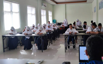 Gunakan Dua Metode Berbeda, Pelaksanaan Asesmen Akhir Tahun MTsN 2 Boalemo Berlangsung Lancar
