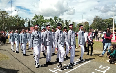 SEMARAK HUT RI KE-80, MTS NEGERI 2 BOALEMO IKUT MERIAHKAN LOMBA GERAK JALAN